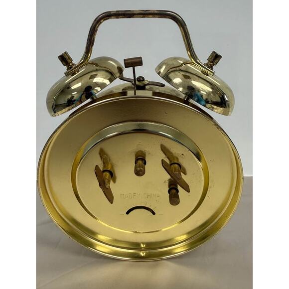 vintage 1996 Reader's Digest “Wind in the Willows Mr. Toad”wind-up alarm clock. - Picture 2 of 4